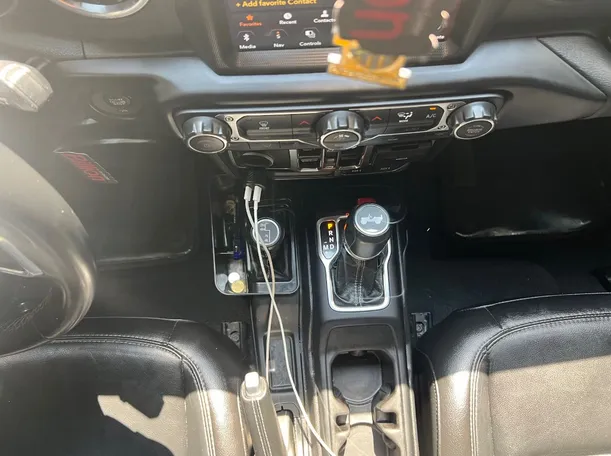 Car image 17