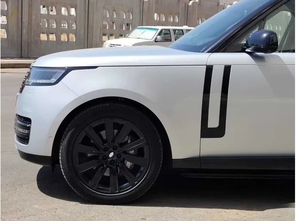 Car image 9