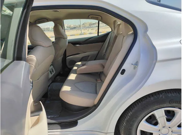 Car image 15