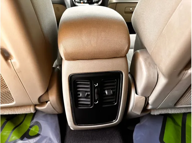 Car image 26