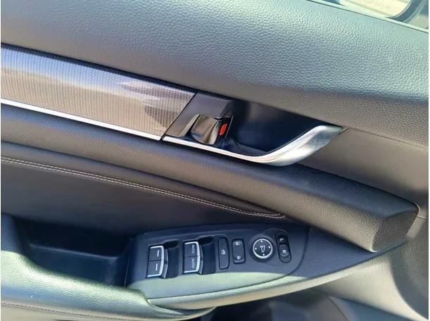 Car image 29