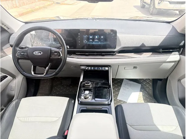 Car image 18