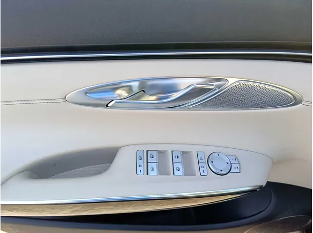 Car image 29