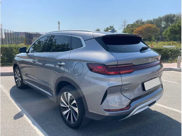 Car image 9