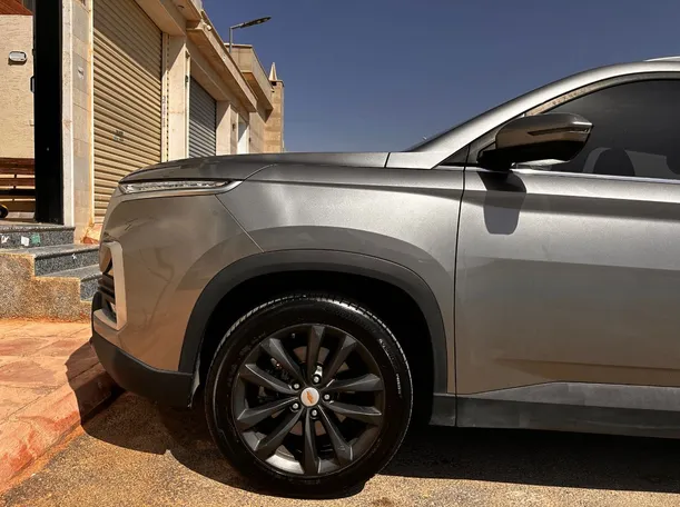 Car image 9
