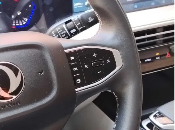 Car image 30