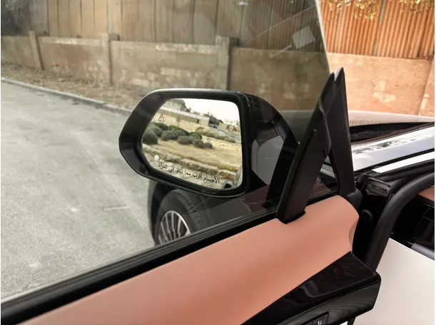 Car image 28