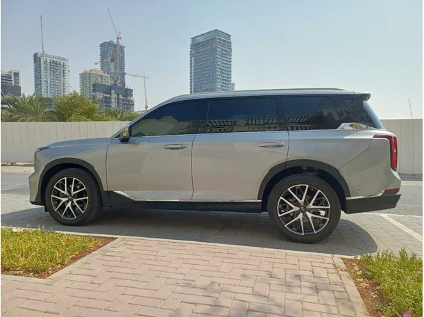 Car image 8
