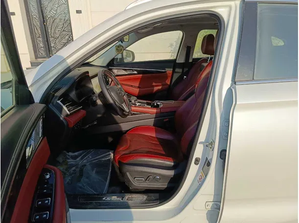 Car image 14
