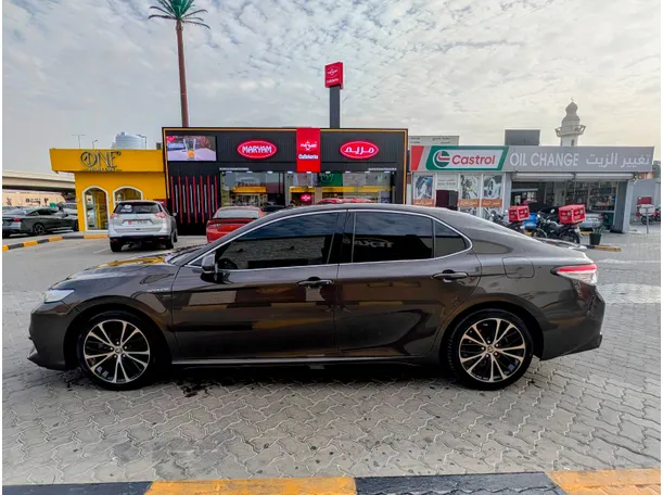 Car image 4