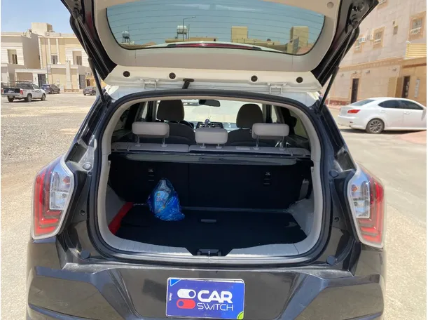 Car image 18