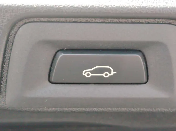 Car image 32