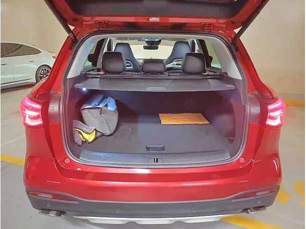 Car image 19