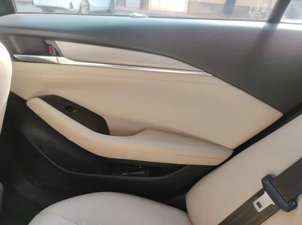 Car image 37