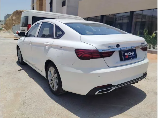 Car image 8