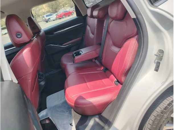 Car image 16