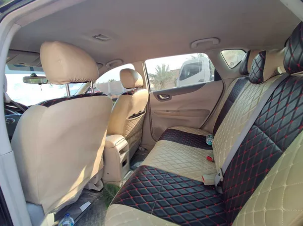 Car image 13