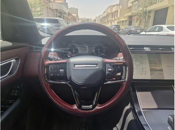 Car image 19