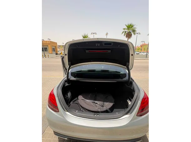 Car image 36