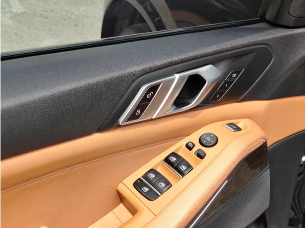 Car image 29