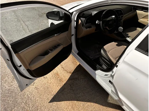 Car image 10