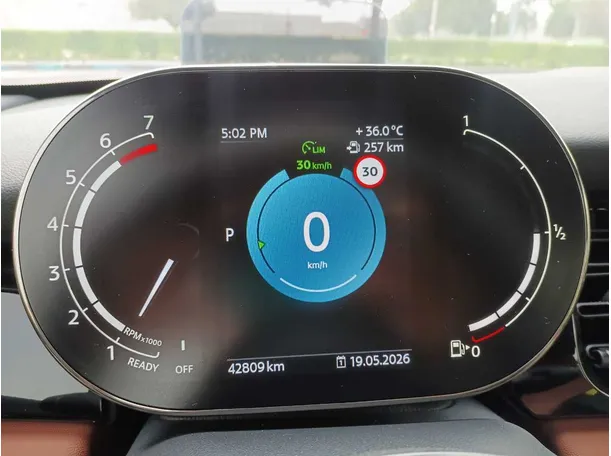 Car image 18