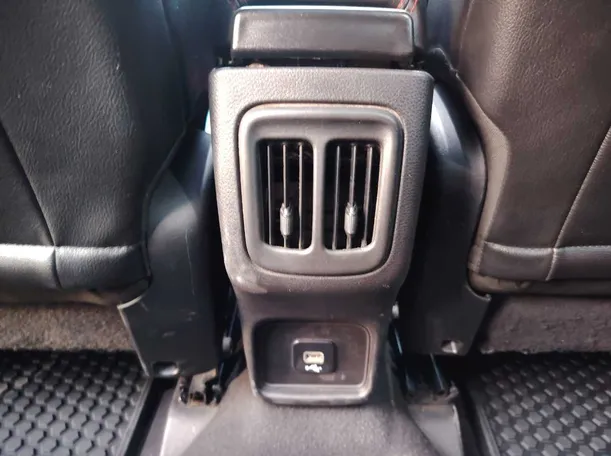 Car image 26