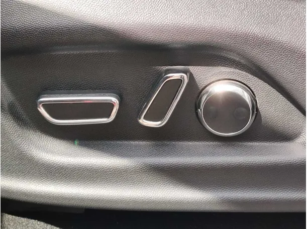 Car image 29