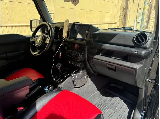 Car image 12