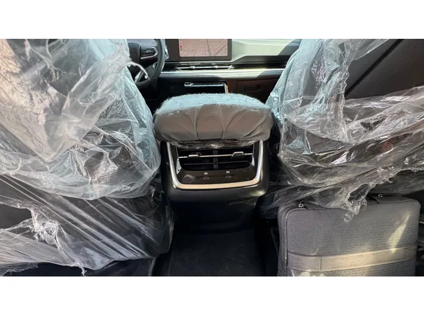 Car image 25