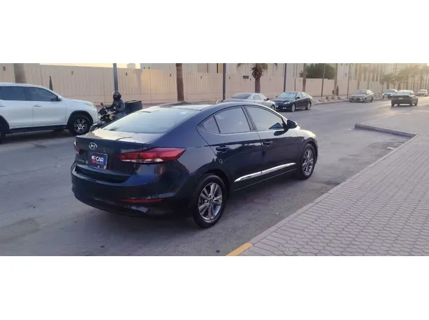 Car image 5