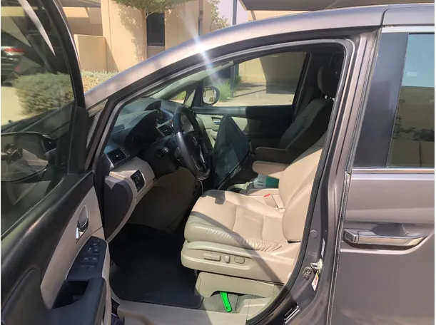 Car image 11