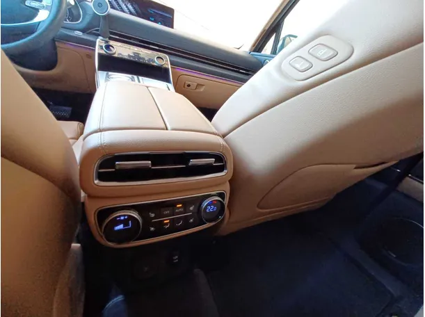 Car image 23
