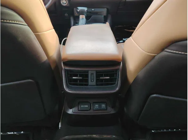 Car image 29
