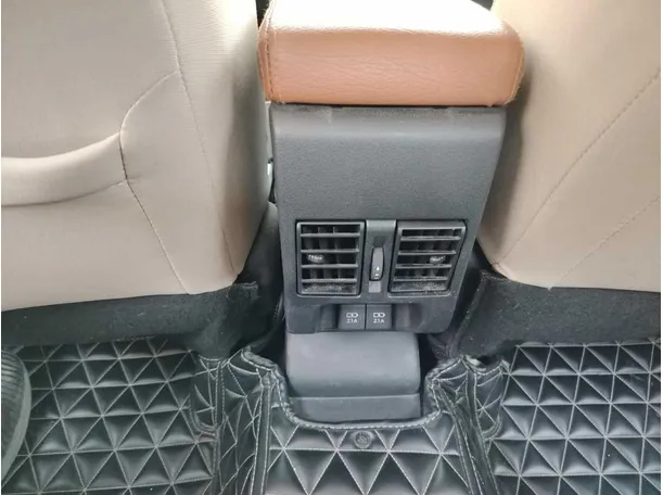 Car image 38