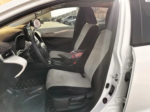 Car image 12
