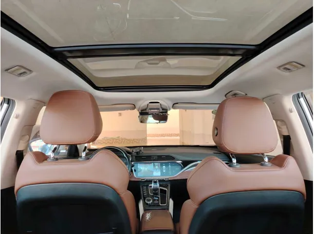 Car image 18