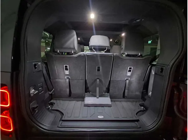 Car image 19