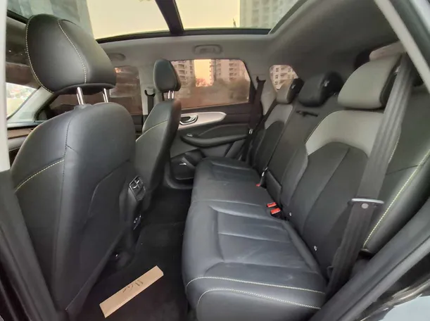 Car image 13