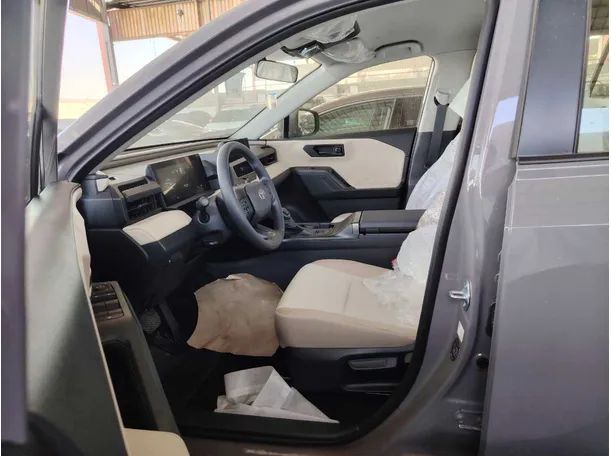Car image 13