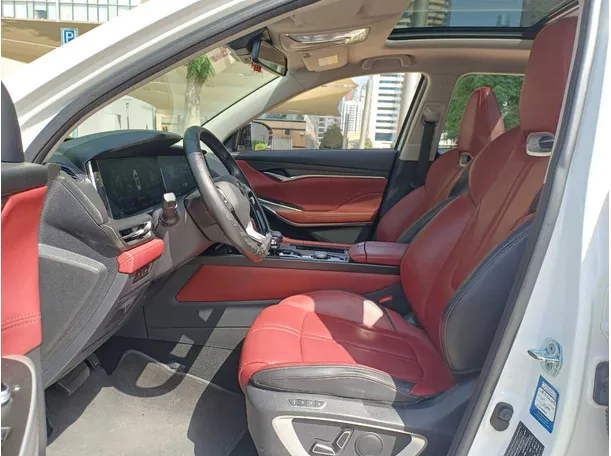 Car image 12