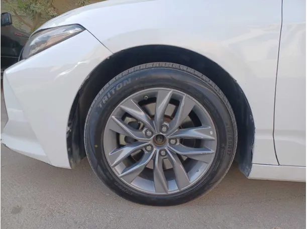 Car image 9