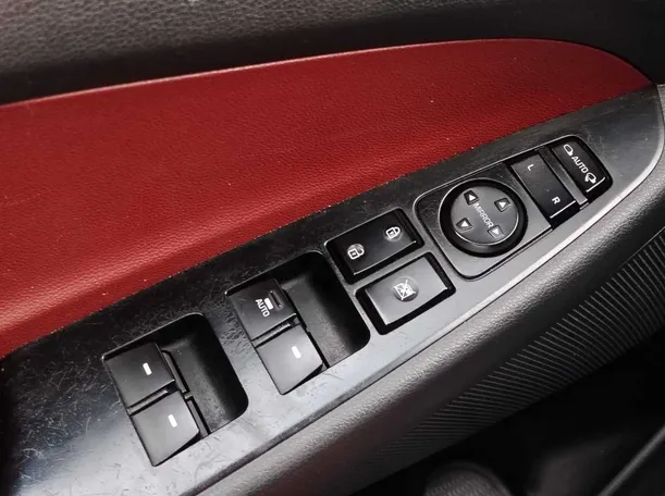 Car image 26