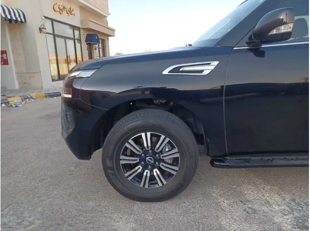 Car image 9