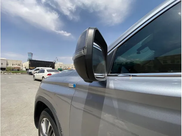 Car image 27
