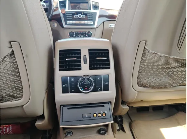 Car image 34