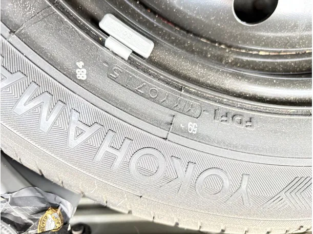 Car image 30
