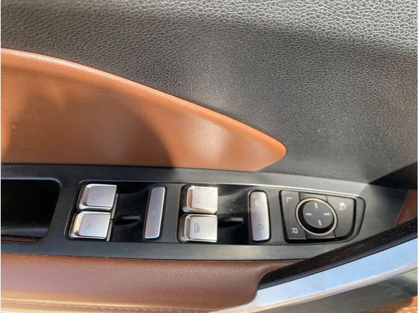 Car image 28