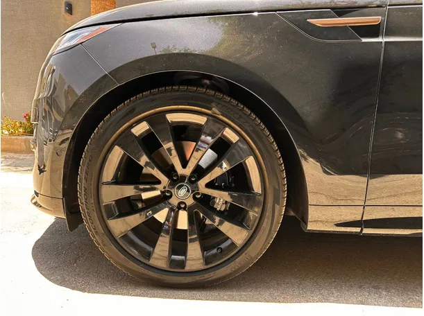 Car image 9