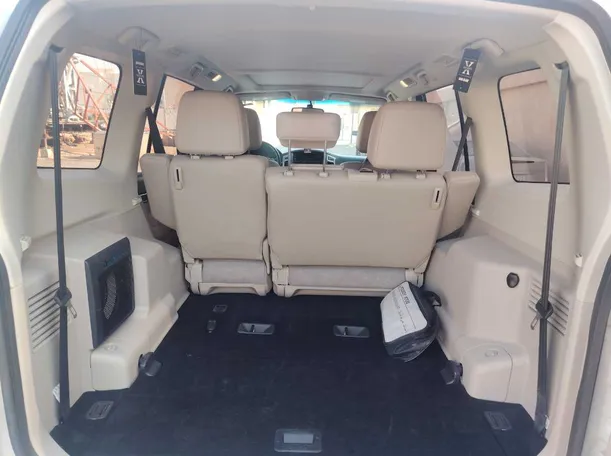 Car image 30
